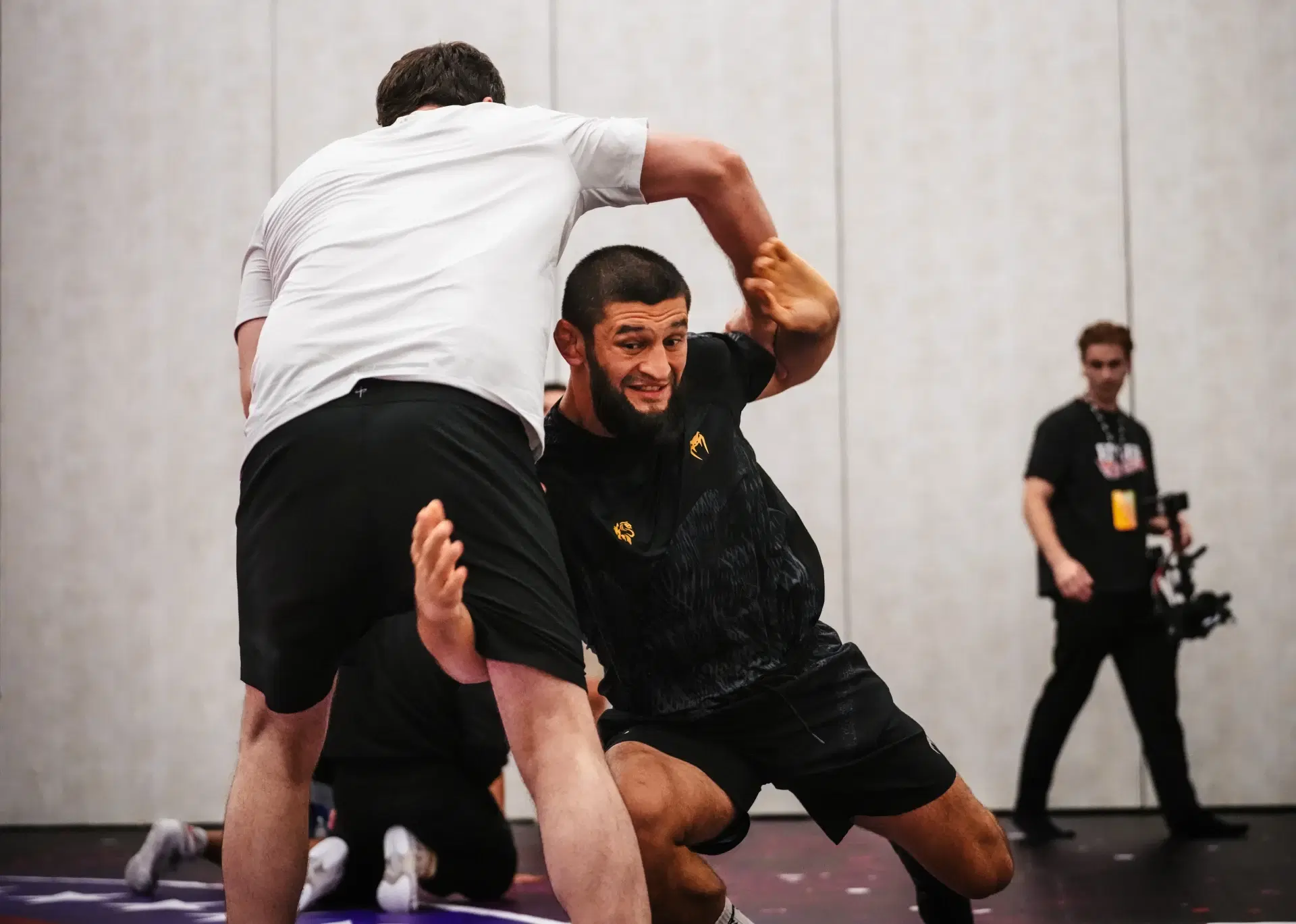 元UFC王者チマエフとウッドリーがフリースタイルレスリングで初対決　MMAでは実現しなかった夢の一戦【RAF Moscow】
