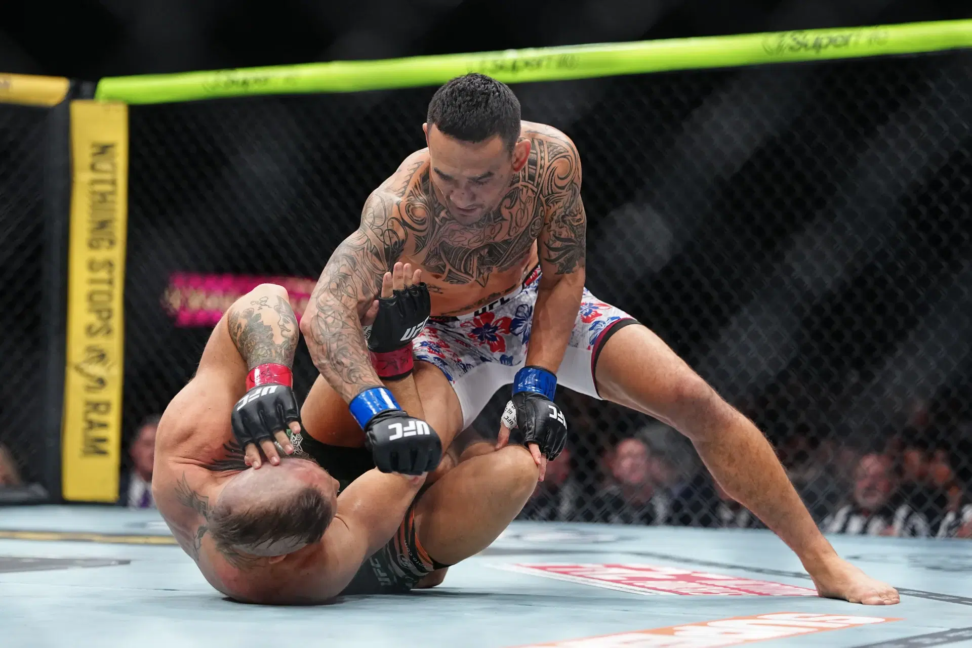 ホロウェイらUFC選手3人に罰金　勝利後の“ケージ飛び越え”をネバダ州が問題視