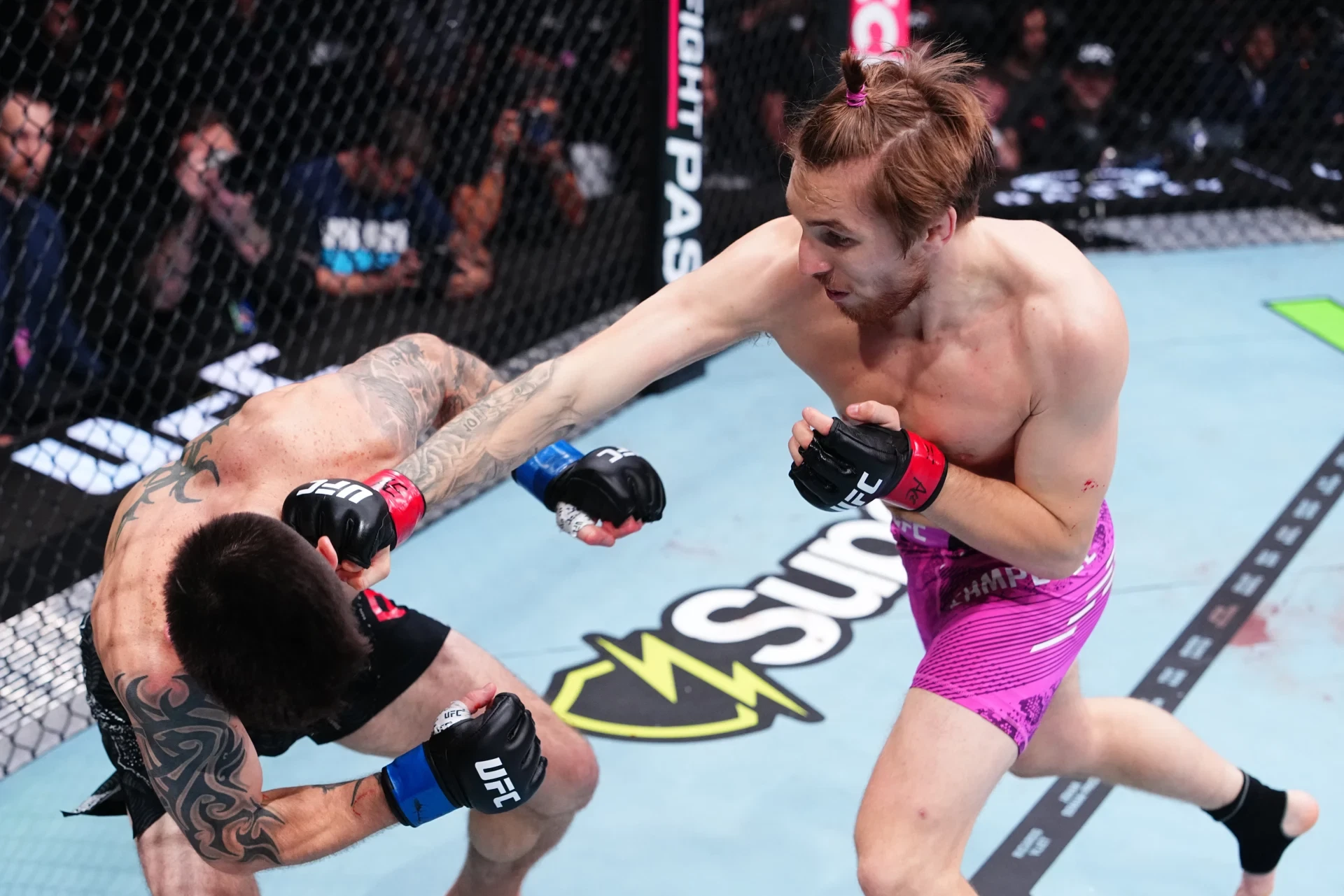 カーティス・キャンベルがピークを3R一本 13度のテイクダウンでUFC初勝利
【UFCファイトナイト・パリ】